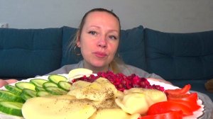 Мукбанг вареники с картошкой,винегрет, овощи. Еда вкуснота.