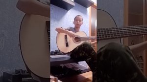 играю на гитаре