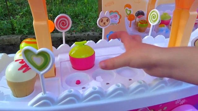 Играем в Магазин с Максом и Хлоей ⧸ Candy shop смотреть онлайн