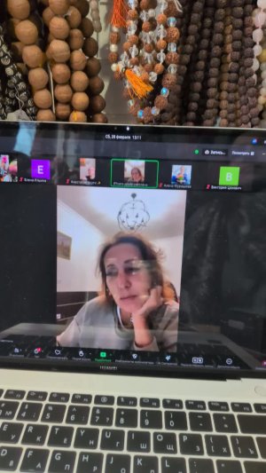 занятие группы Гаятри 24 Международного открытого йога университета