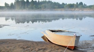 17 дней сплавляемся на лодке с вёслами по реке Вычегда в Архангельской области