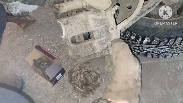 как поменять колодки своими руками. Недорого.