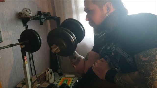 Подъем гантели на скамье Скотта 24×6