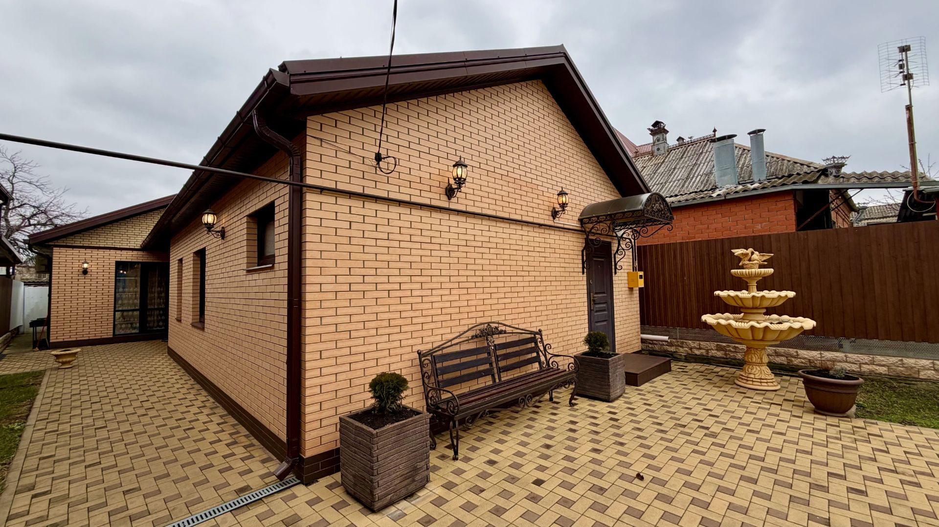 Прямо в городе! Дом с ремонтом и техникой в Краснодаре! смотреть онлайн