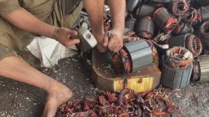 Процесс добычи и переплавки меди из старых электрических двигателей.