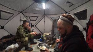 ЖИВЁМ В ПАЛАТКАХ НА БЕЛОМ МОРЕ КАК ДОМА! СЕГОДНЯ ПРОСТО ГОТОВИМ, КУШАЕМ, РЫБАЧИМ, ОТДЫХАЕМ Ч.4.