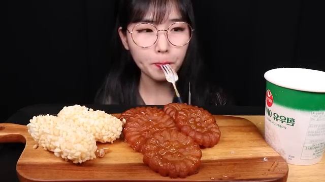 ASMR MUKBANG 약과 유과 오란다 우유 아이스크림 리얼사운드 먹방 Korean traditional confection Yakgwa Ice Cream Eating