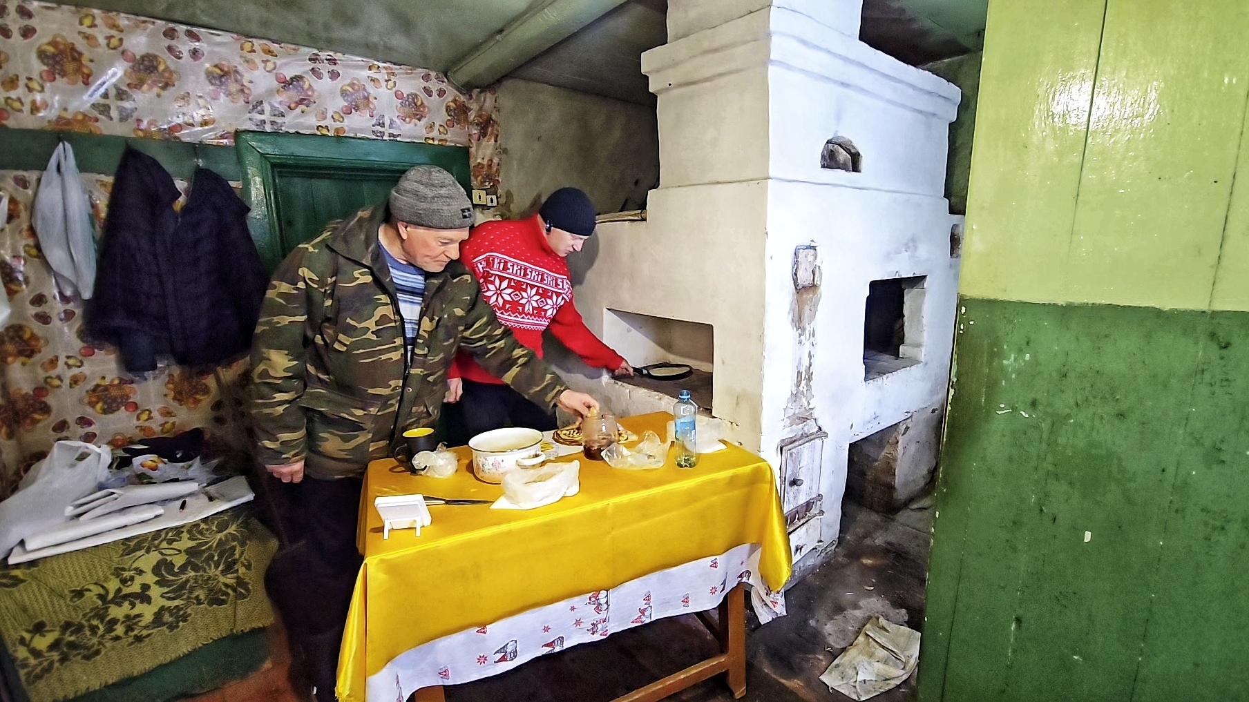 Вместе с отцом в деревне, заготовка дров, масленица, конденсат в деревенском доме. Привез вещи. #дом