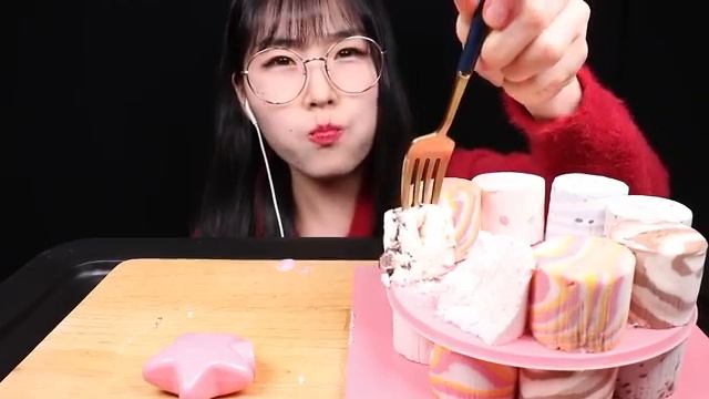 ASMR MUKBANG 반짝이는 잔망루피 아이스크림 케이크 먹방 CHOCOLATE ICE CREAM CAKE EATING SOUNDS アイスクリームケー