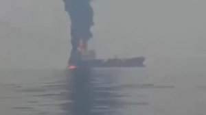 🔥 Кадры горящего нефтяного танкера США подбитый Ираном в Оманском заливе