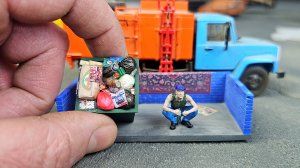Макет города 1/43 реалистичная площадка с мусорным баком. Диорама для машинок