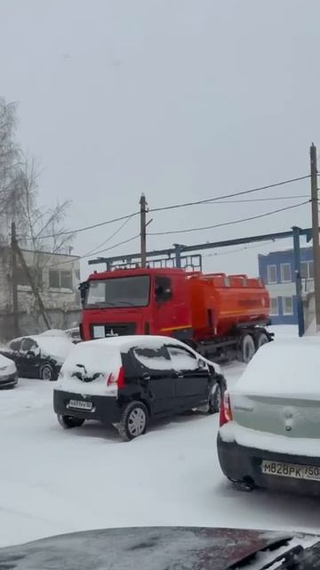 Приобрели 2 новых топливозаправщика