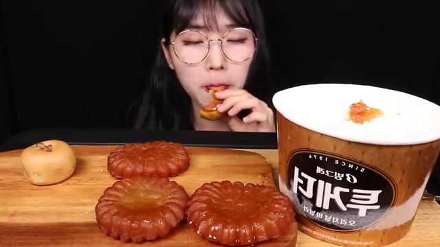 ASMR MUKBANG 달달한 약과 투게더 아이스크림 만쥬 먹방 Yakgwa ice cream manjoo eating