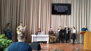 "Ибо так возлюбил Бог этот мир"; "Твоя Кровь меня очищает"