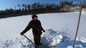 ЗИМНЯЯ РЫБАЛКА: 2 Часа с Лопатой ради Одной Проверки. 100 Ударов Пешней. А СТОИТ ЛИ ОНО ТОГО??