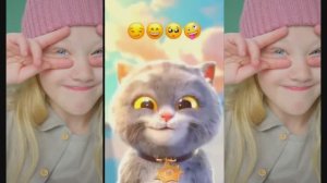 Милый и смешной котик корчит рожи вместе с ребенком