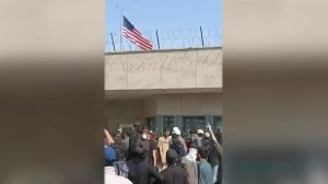 В Пакистане несколько десятков человек ворвались в консульство США в Карачи.