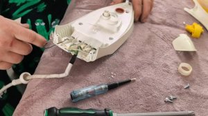 Утюг Philips , вечный, разбираю показываю как почистить капитально.