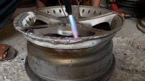 Полное восстановление разбитого автомобильного алюминиевого диска.