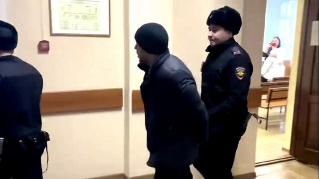 Суд Омска заключил под стражу обвиняемого в совершении тяжкого преступления до 26 марта 2026  года