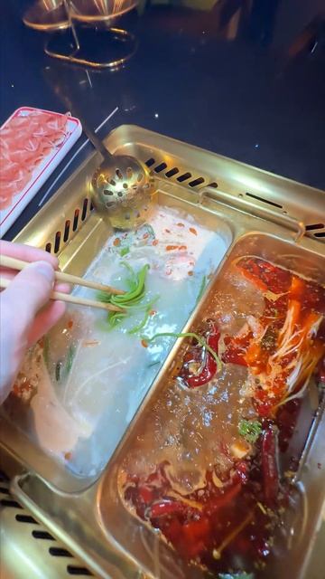 Здесь тебе приносят ТОЛЬКО сырую еду😳 смотреть онлайн