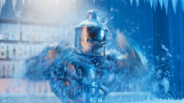 🏋️♂️❄️🍸 Считает, что он на дискотеке в Антарктиде.