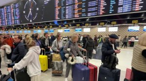 Тысячи россиян не могут вернуться домой из-за закрытого неба на Ближнем Востоке.