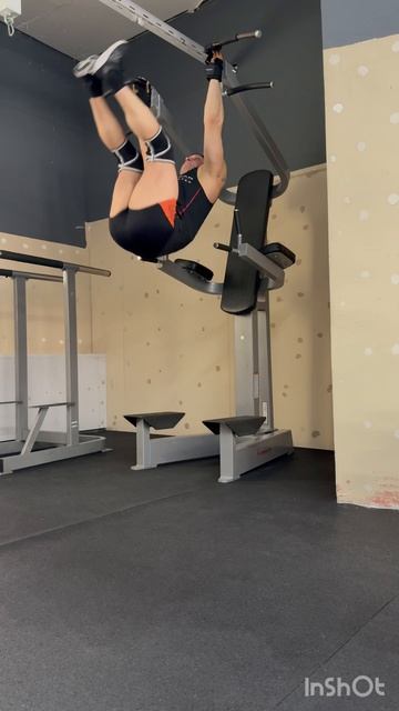 Пресс. Подъем ног в висе на перекладине.