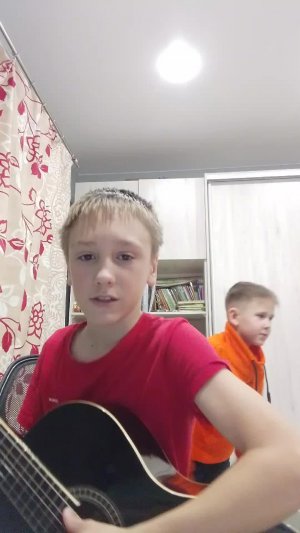 играю на гитаре и разговариваем🤟