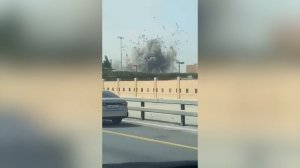 Ответные удары Ирана по военно-морской базе США в Бахрейне попали на видео