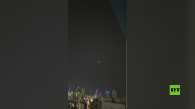 لحظة رعب حقيقية من داخل مبنى في البحرين смотреть онлайн