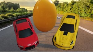 распаковка четырёх яиц с машинками