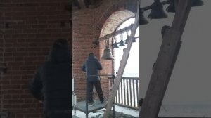 Колокольный звон.