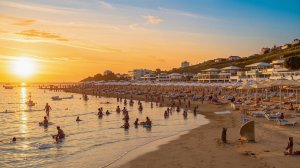 Но женщин на курорте было много  Вика и Алла хорошо сложены, приятны на лица...