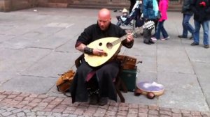 Luc Arbogast devant la cathédrale Notre-Dame-de-Strasbourg - 2012