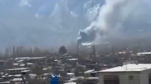 Протестующие подожгли здание офиса ООН в пакистанском городе Скарду, пишет Reuters.