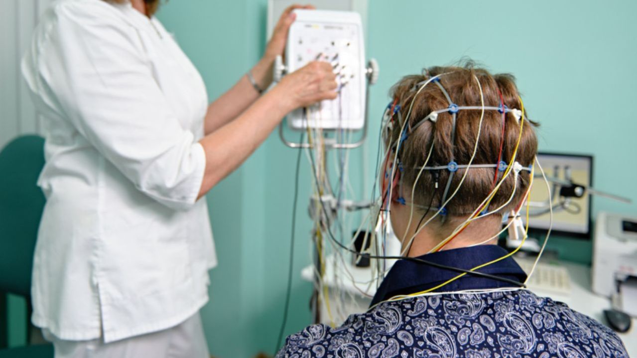 Обязательную проверку у психиатра ввели для ряда профессий в России смотреть онлайн