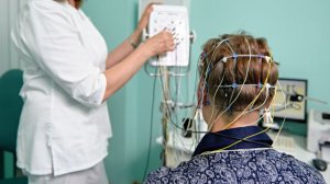 Обязательную проверку у психиатра ввели для ряда профессий в России