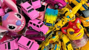 КОРОБКА, полная игрушек-трансформеров, роботов-машинок