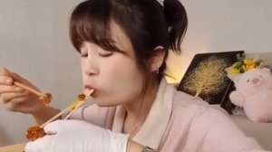 Мукбанг лапша с тянущимся сыром Еда на камеру