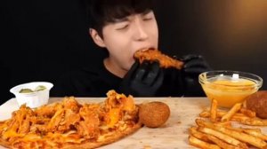 Мукбанг курица барбекю, пицца Еда на камеру