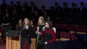 Жизнь проносится быстрым потоком..