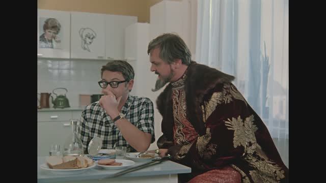 На кол посадить, это первое дело! Фрагменты из фильма "Иван Васильевич меняет профессию". 1973 г.