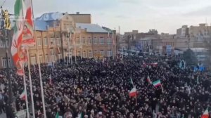 Тысячи жителей Ирана выходят на траурные митинги по всей стране. Женщины не сдерживают рыданий.