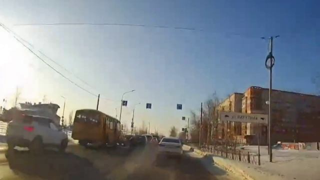 Манёвры на улице Конева в Омске