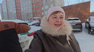 Попали на ярмарку где всё сделано руками подростков.  Делаем десерты из печенья и ряженки.