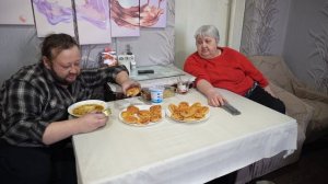 Вкусно кушаю у мамы домашнюю выпечку ПОДВАЛ ИЛЬИЧА