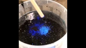 Смотрите, как этот кусок дерева превращается в искусство!