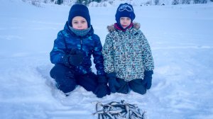 Ловля уклейки со льда! Рыбалка с детьми!