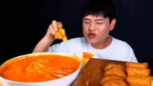 Мукбанг жареные пельмени, ттокбокки Еда на камеру